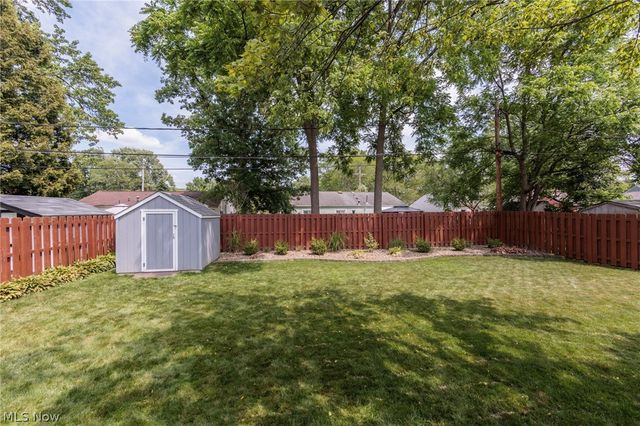 457 Edgewood Circle, Berea, OH 44017