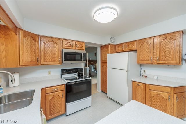 457 Edgewood Circle, Berea, OH 44017