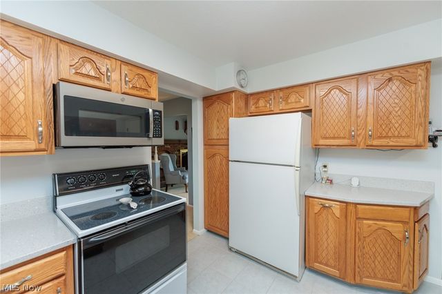 457 Edgewood Circle, Berea, OH 44017