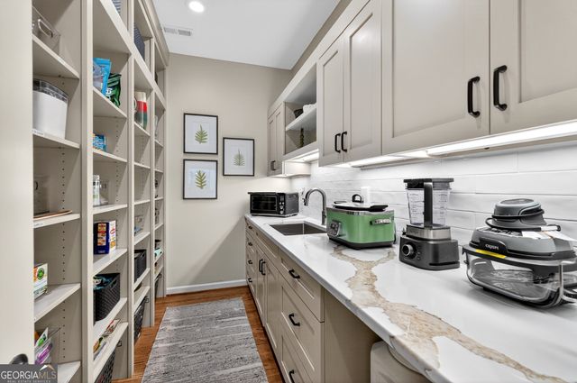 1020 Abingdon Lane, Johns Creek, GA 30022