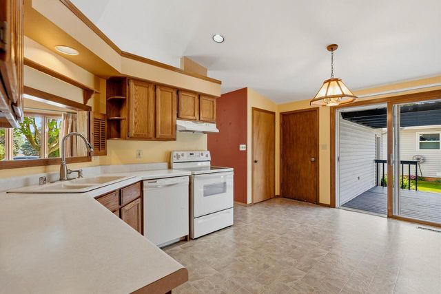 1728 Ashby COURT, Sheboygan, WI 53081