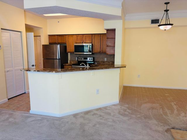 9849 Baywinds Drive 8304, West Palm Beach, FL 33411