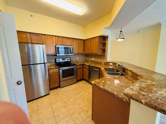 9849 Baywinds Drive 8304, West Palm Beach, FL 33411