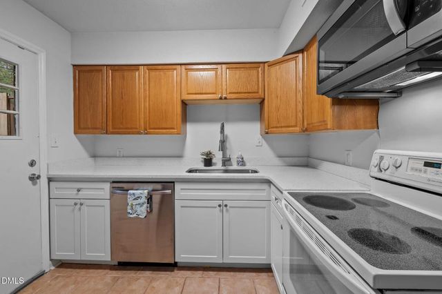 220 Elizabeth Street Apt C-11, Chapel Hill, NC 27514