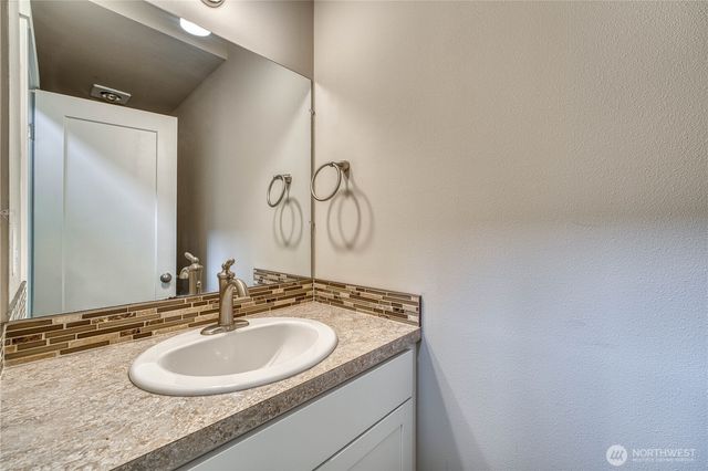 26787 Red Maple Lane NE, Kingston, WA 98346