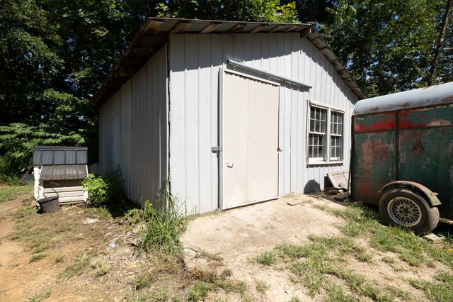 179 Reeves Rd, Hohenwald, TN 38462