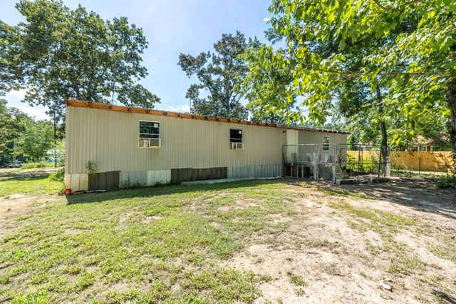 179 Reeves Rd, Hohenwald, TN 38462