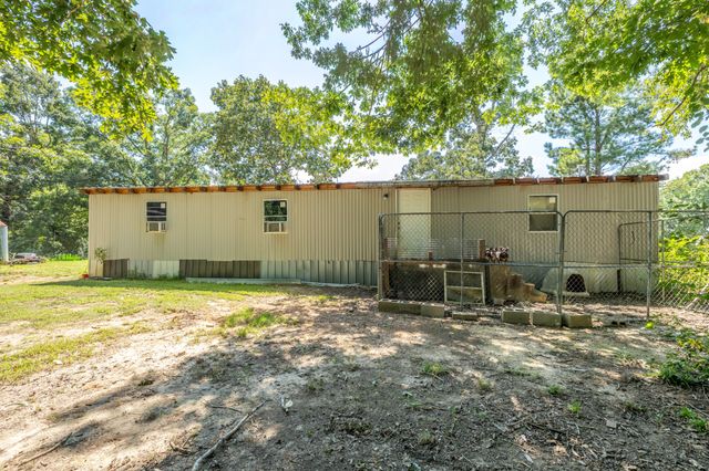 179 Reeves Rd, Hohenwald, TN 38462