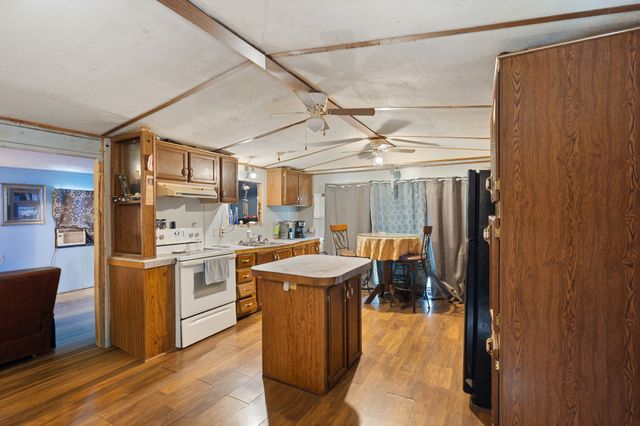 179 Reeves Rd, Hohenwald, TN 38462