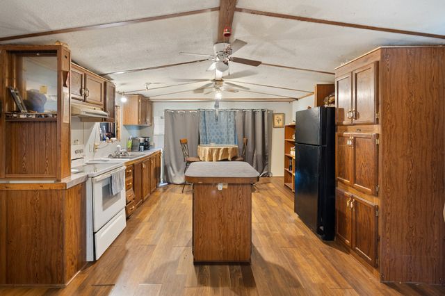 179 Reeves Rd, Hohenwald, TN 38462