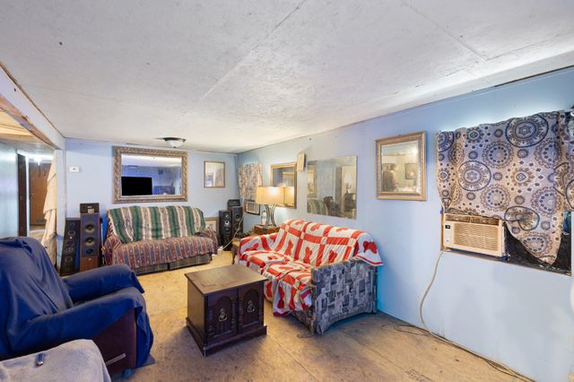 179 Reeves Rd, Hohenwald, TN 38462