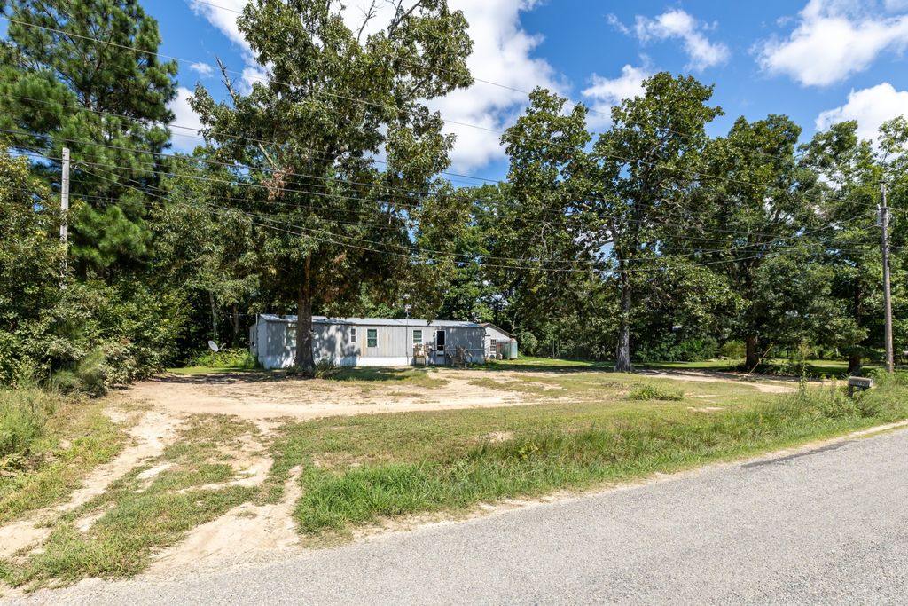179 Reeves Rd, Hohenwald, TN 38462