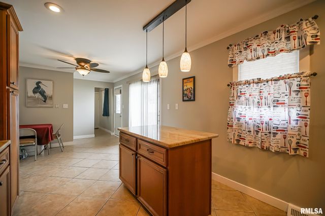 2307 W CINDY Lane, Peoria, IL 61614