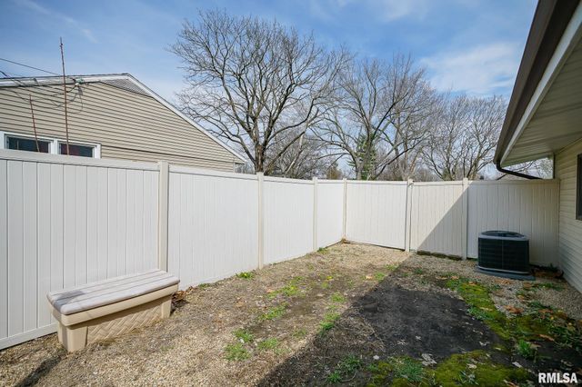 2307 W CINDY Lane, Peoria, IL 61614