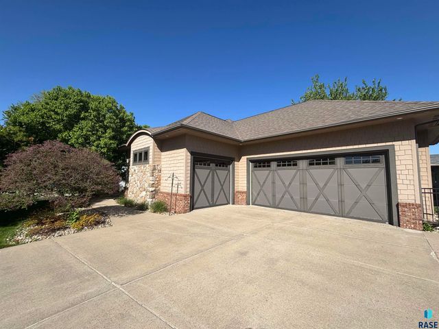 1325 W Wicklow Ct Court, Sioux Falls, SD 57108