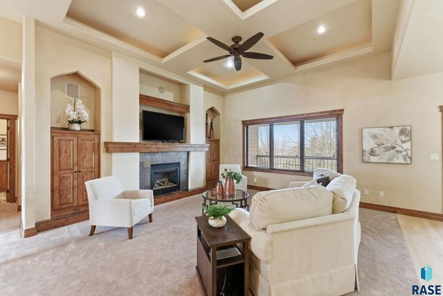 1325 W Wicklow Ct Court, Sioux Falls, SD 57108