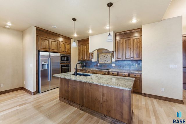 1325 W Wicklow Ct Court, Sioux Falls, SD 57108