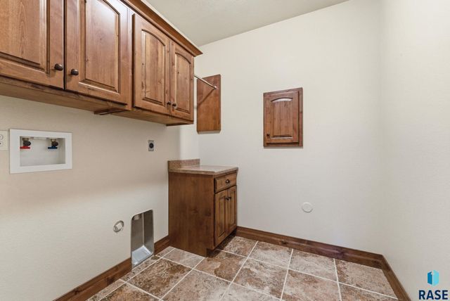 1325 W Wicklow Ct Court, Sioux Falls, SD 57108