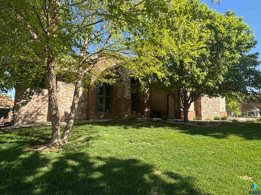1325 W Wicklow Ct Court, Sioux Falls, SD 57108