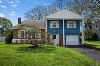 15 Palm Street, Selden, NY 11784