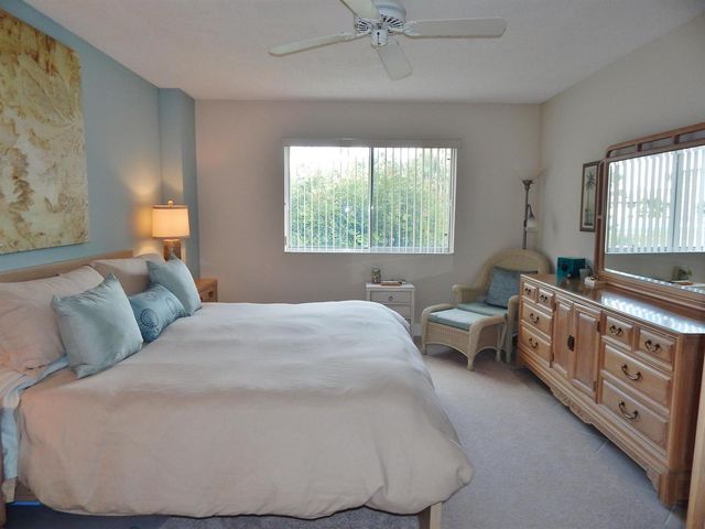 6698 N 10th Ave N 215, Lake Worth, FL 33467