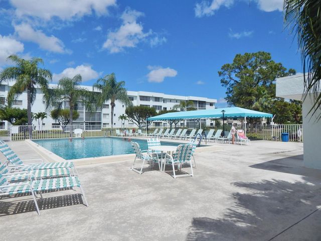 6698 N 10th Ave N 215, Lake Worth, FL 33467