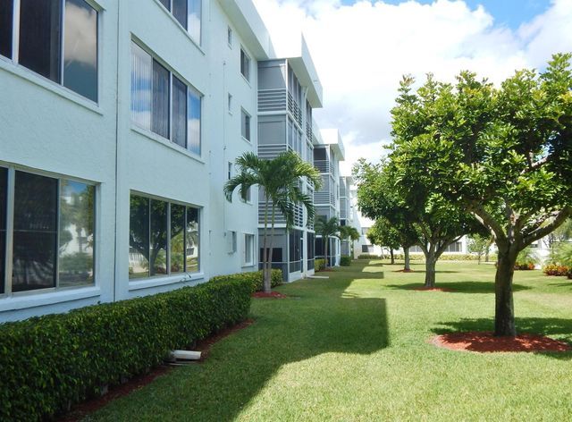 6698 N 10th Ave N 215, Lake Worth, FL 33467