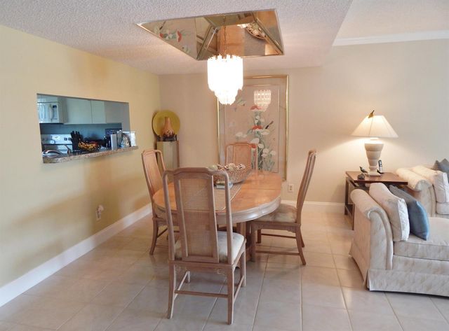 6698 N 10th Ave N 215, Lake Worth, FL 33467