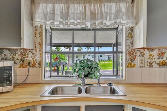 129 E SAINT LUCIA LOOP, Apollo Beach, FL 33572