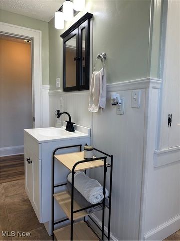 2762 Elmwood Street, Cuyahoga Falls, OH 44221