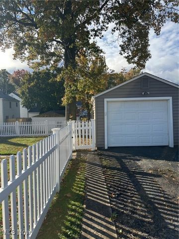 2762 Elmwood Street, Cuyahoga Falls, OH 44221