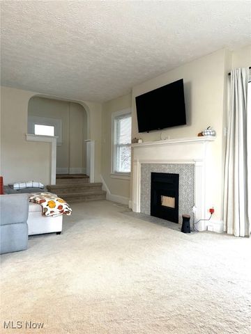 2762 Elmwood Street, Cuyahoga Falls, OH 44221