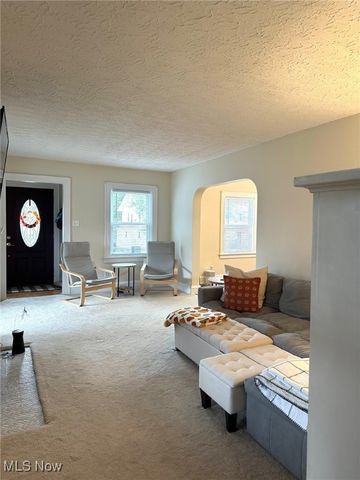 2762 Elmwood Street, Cuyahoga Falls, OH 44221