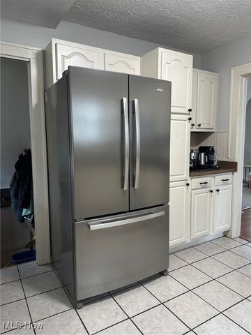 2762 Elmwood Street, Cuyahoga Falls, OH 44221