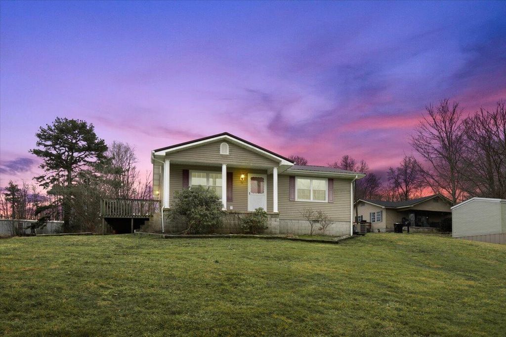 90 Cowbell Avenue, Williamsburg, KY 40769