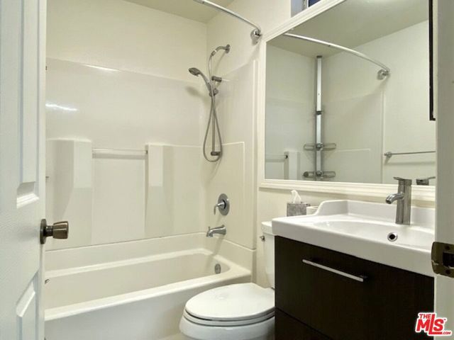 11673 Mississippi Avenue, Los Angeles, CA 90025