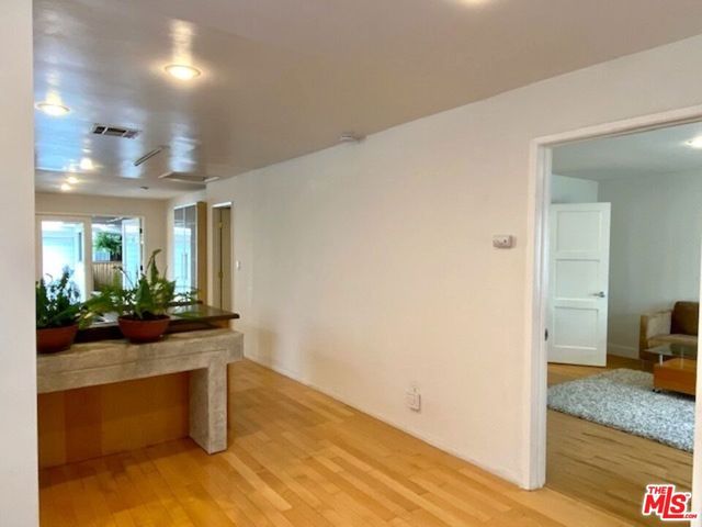 11673 Mississippi Avenue, Los Angeles, CA 90025