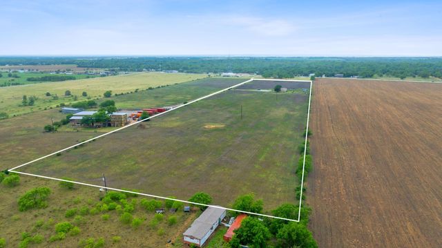 9338 E San Marcos Highway, Fentress, TX 78622