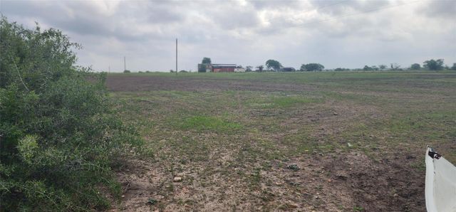 9338 E San Marcos Highway, Fentress, TX 78622