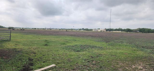 9338 E San Marcos Highway, Fentress, TX 78622