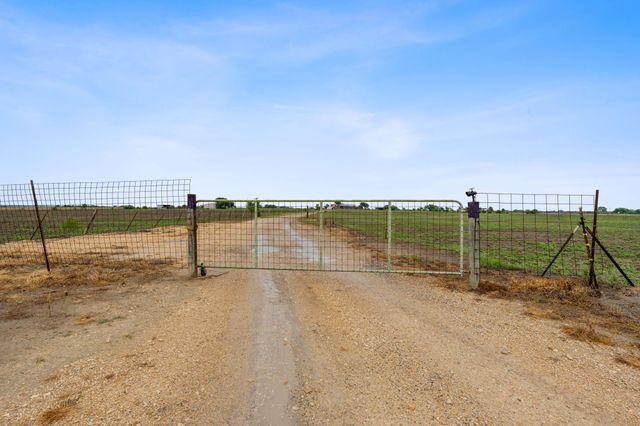 9338 E San Marcos Highway, Fentress, TX 78622