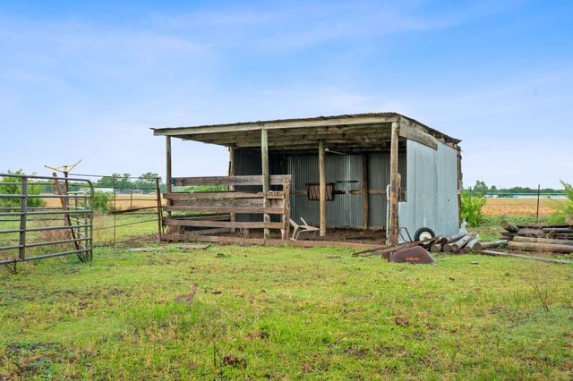 9338 E San Marcos Highway, Fentress, TX 78622