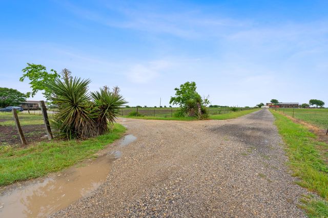 9338 E San Marcos Highway, Fentress, TX 78622