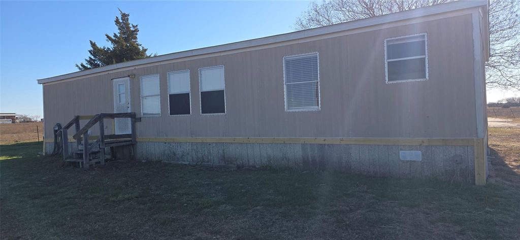 9338 E San Marcos Highway, Fentress, TX 78622