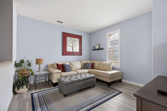 67 Sluice Way, Folsom, CA 95630