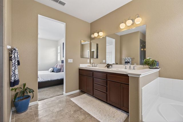 67 Sluice Way, Folsom, CA 95630