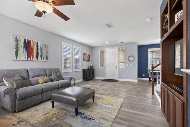 67 Sluice Way, Folsom, CA 95630