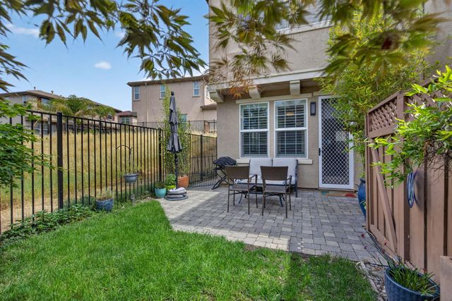 67 Sluice Way, Folsom, CA 95630