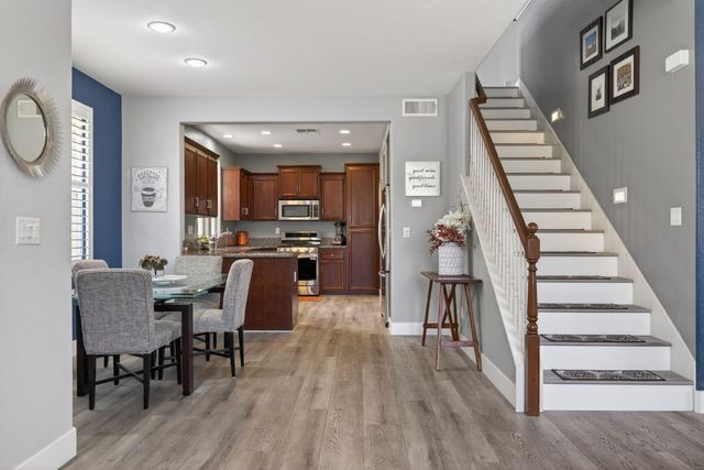 67 Sluice Way, Folsom, CA 95630