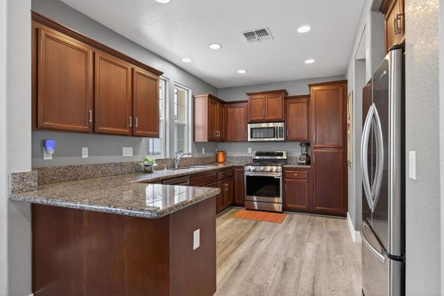 67 Sluice Way, Folsom, CA 95630